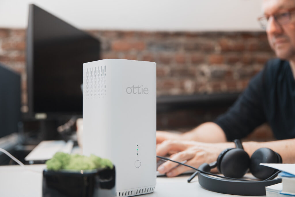 Ottie stays connected to the 5G network even when your fixed internet goes down. This means that you can work without interruption